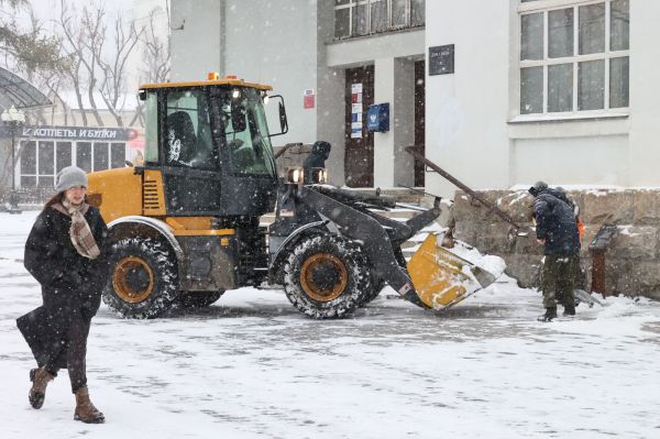 Глава Екатеринбурга предупредил коммунальщиков о ночных рейдах по уборке снега