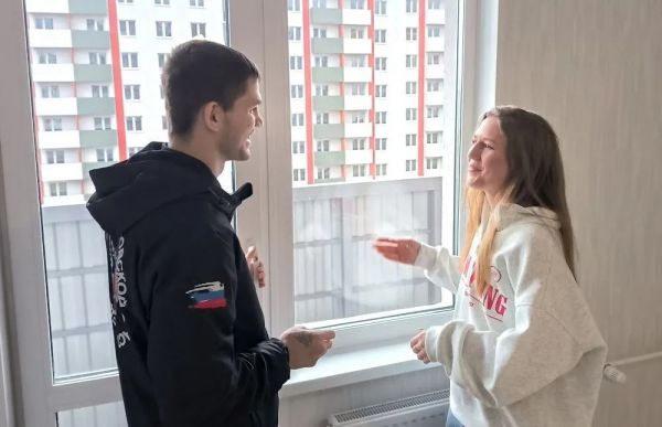 Свердловские дети-сироты получили ключи от своих первых квартир