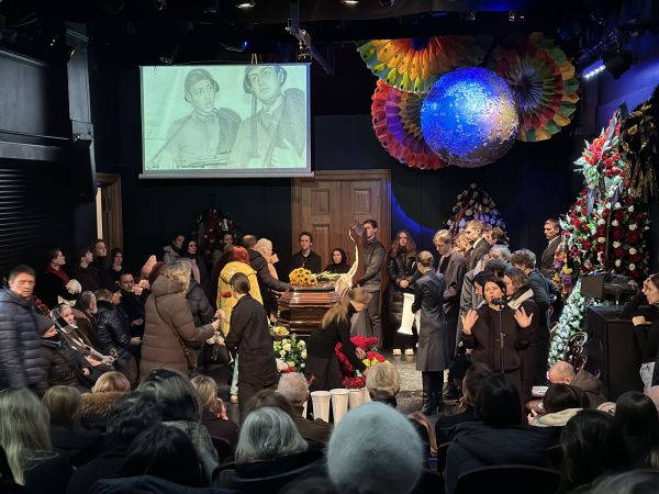 К нему не зарастет народная тропа. Как Средний Урал простился с режиссером Николаем Колядой