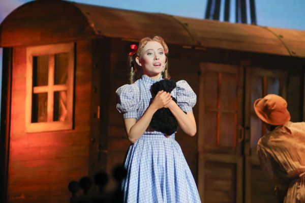 Людоед с аллергией и другие приключения новосибирских артистов на уральской сцене