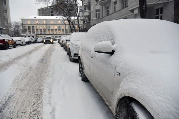 Дорожные службы предупредили свердловских автомобилистов о снегопаде и гололеде