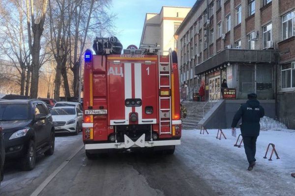 В Екатеринбурге произошел пожар в административном здании на Чебышева