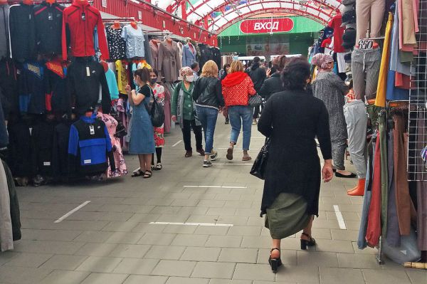 В Екатеринбурге эвакуировали  сотрудников и посетителей рынка «Таганский ряд»