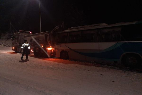 На Серовском тракте в ДТП с автобусом и грузовиком погиб человек