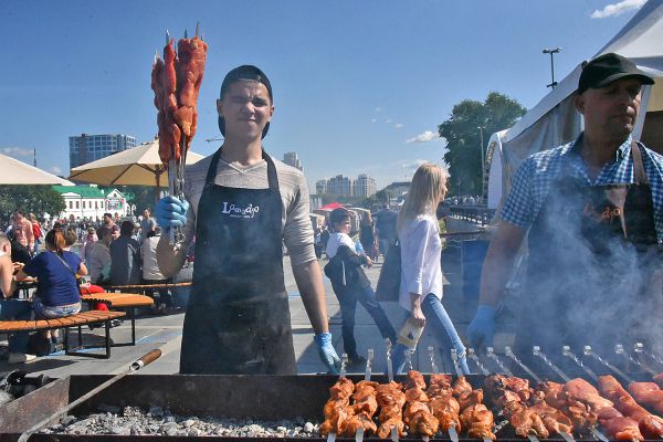 В Екатеринбурге из-за фестиваля барбекю перекроют улицу в центре города