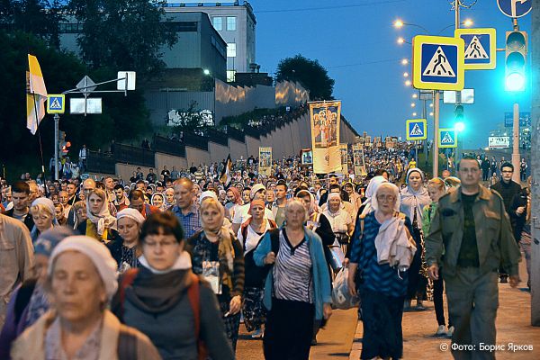 В Екатеринбурге в ночь на 17 июля перекроют дороги ради крестного хода