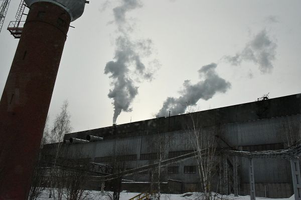 Еще шесть заводов региона продлили программы по снижению вредных выбросов