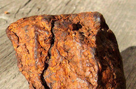 В хранилище УрФУ доставили образец столетнего метеорита
