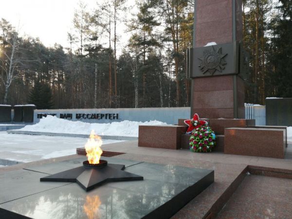 Губернатор Денис Паслер поздравил уральцев с Днем защитника Отечества