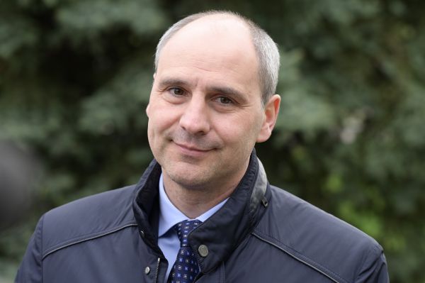 Денис Паслер поздравил уральских педагогов с профессиональным праздником