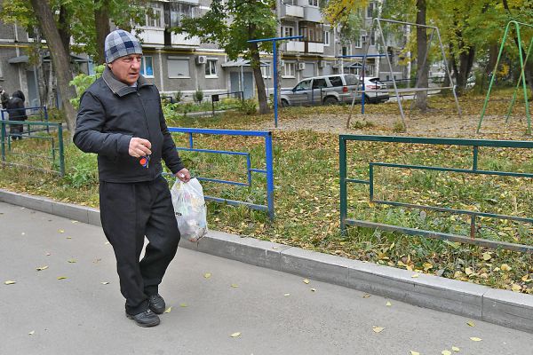 В Екатеринбурге жителей частных домов  на полгода обеспечат пакетами для мусора