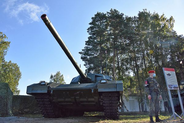 Фоторепортаж: в День танкиста в Екатеринбурге и Нижнем Тагиле впервые показали танк Т-14 «Армата»