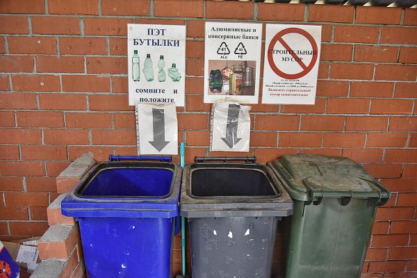 Жители пятиэтажки в Екатеринбурге снизили платежи за вывоз мусора в два раза. Рассказываем, как