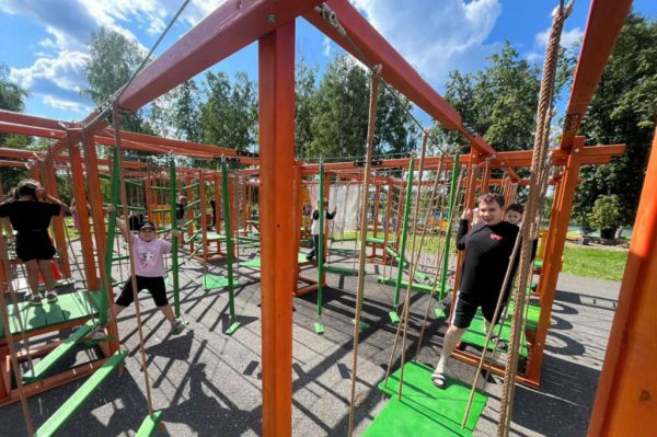По инициативе жителей в Новой Ляле появился детский веревочный парк