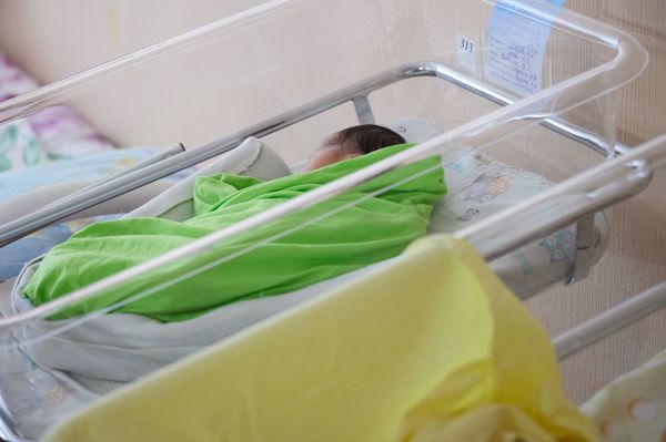 В Екатеринбурге найденного в сугробе малыша готовят к переводу из реанимации
