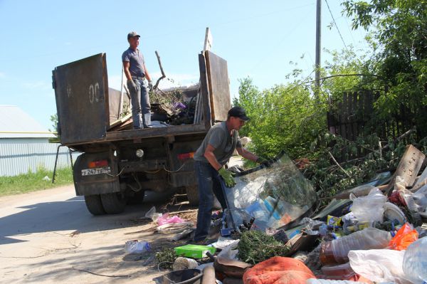 Жители Каменска-Уральского устроили огромную свалку на месте убранной два года назад