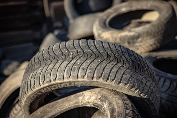 В уральской столице заработает мобильный пункт по приему отработанных шин