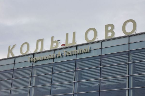 В аэропорту «Кольцово» ограничен прием и выпуск воздушных судов. За расписанием пассажиров просят следить на сайте воздушной гавани