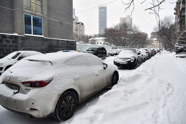 Власти Екатеринбурга запретят парковаться на улице Народной Воли