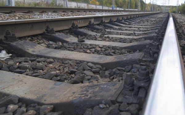 Возле поселка Верхнее Дуброво закроют железнодорожный переезд