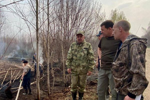 Свердловские спасатели и волонтеры получили благодарность от губернатора за тушение пожара