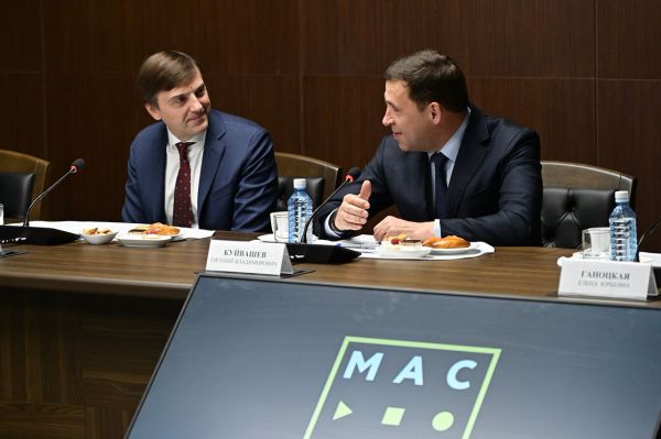 На Урале министр просвещения встретился с призерами «Мастера года»