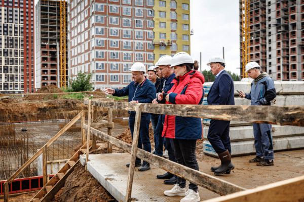 В Екатеринбурге строители залили фундамент для детского сада в Изумрудном бору
