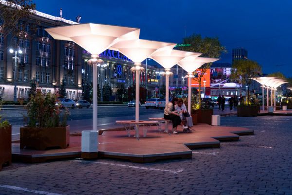 В центре Екатеринбурга на месте автопарковки открылась зона отдыха