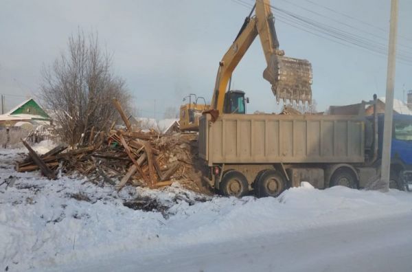 В Первоуральске снесли еще один ветхий дом