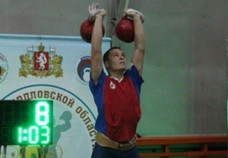 Спасатель МЧС из Кушвы победил в соревнованиях по гиревому спорту