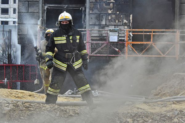 В Юго-Западном микрорайоне сгорел частный жилой дом, в нем находились люди