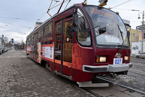 В центре Екатеринбурга из-за аварии встали трамваи