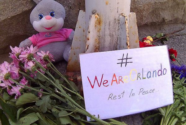 Уральцы почтили память жертв теракта в Орландо