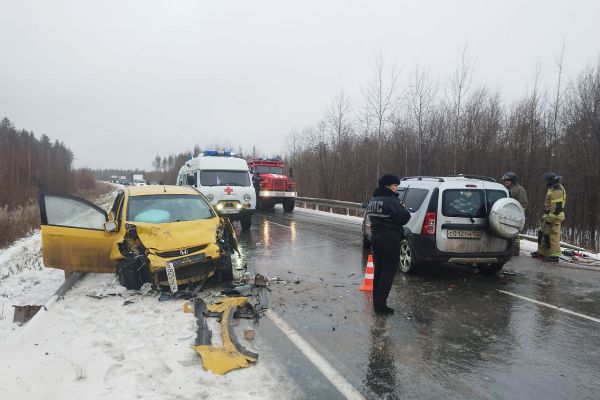 На севере Свердловской области перекрыли трассу из-за смертельного ДТП