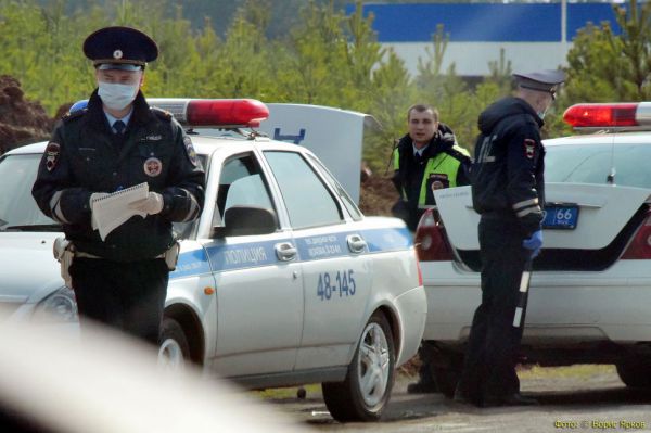 В Свердловской области инспекторам ДПС пришлось стрелять по колесам, чтобы остановить гонщика