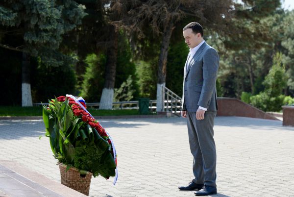 В Ташкенте свердловская делегация почтила память воинов Великой Отечественной войны 