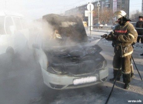 Сегодня утром в Екатеринбурге сгорела Mazda
