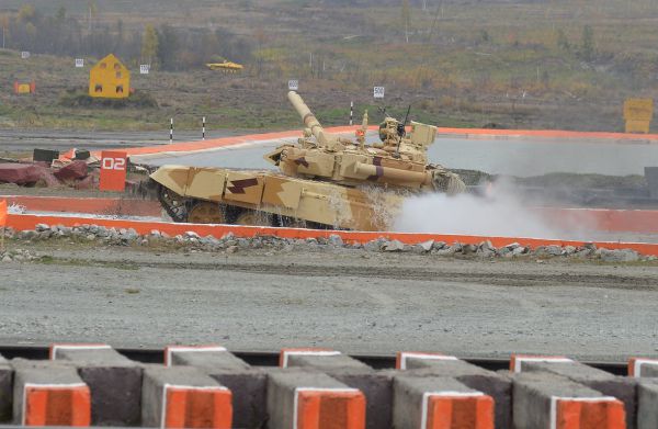 Уральские танки сразились в биатлон