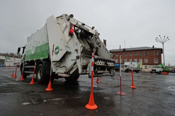 В Екатеринбурге определили самого быстрого водителя мусоровоза