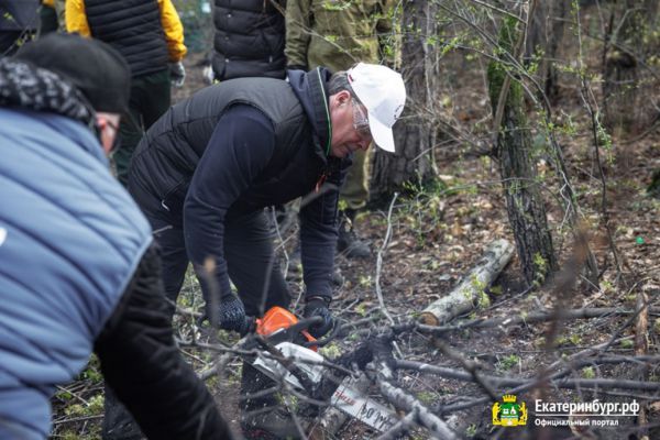 В Екатеринбурге горожане привели в порядок Шарташский парк