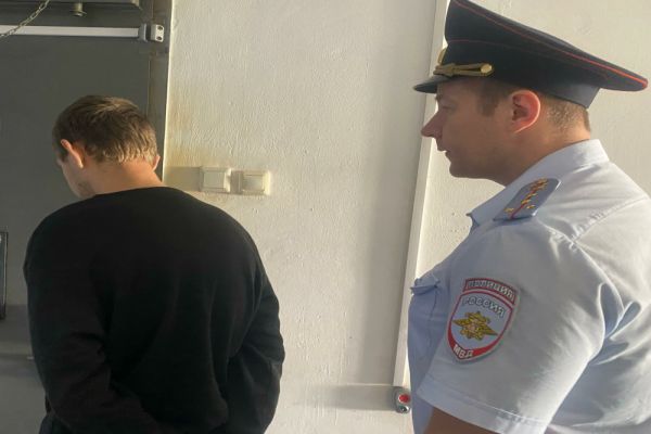 Свердловские сыщики задержали жителя Новосибирска за пособничество аферистам