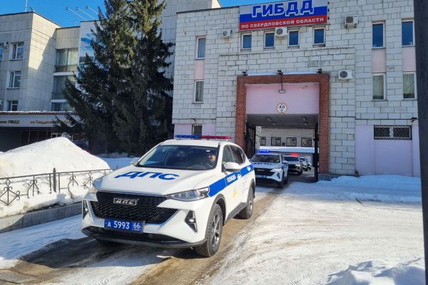 В Свердловской области автоинспекторы получили ключи от новых патрульных кроссоверов
