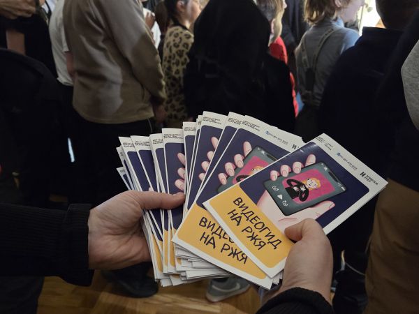 Доступное искусство: в уральской столице представили уникальный видеогид на РЖЯ