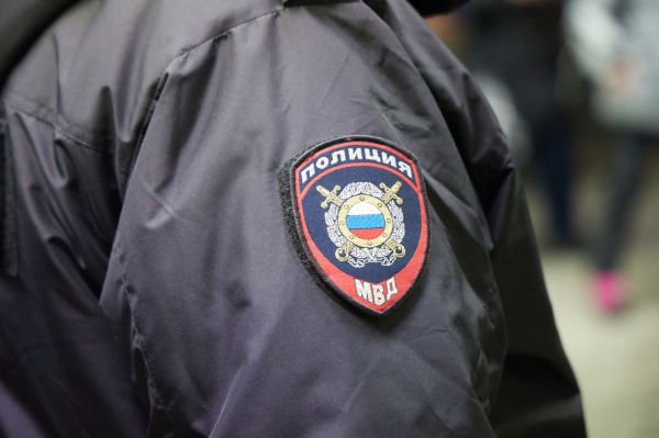 В Каменске-Уральском уволили полицейского, поставившего на колени студентку колледжа