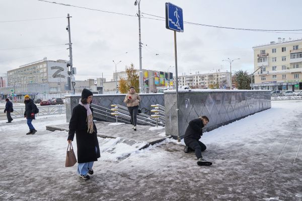 Екатеринбурженка отсудила компенсацию за падение на скользком тротуаре