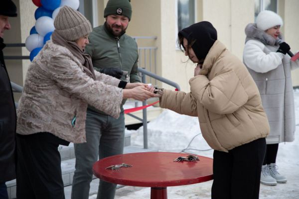 В Карпинске 65 детей-сирот получили ключи от новых квартир