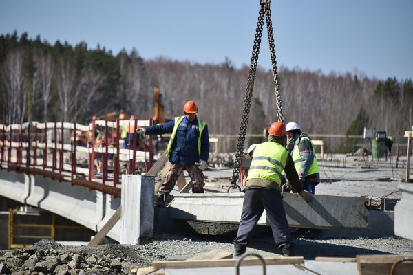 Строители пообещали открыть сквозной проезд по ЕКАД в ноябре. Фото