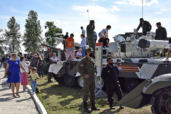 В Екатеринбурге впервые представили уникальные образцы военной техники