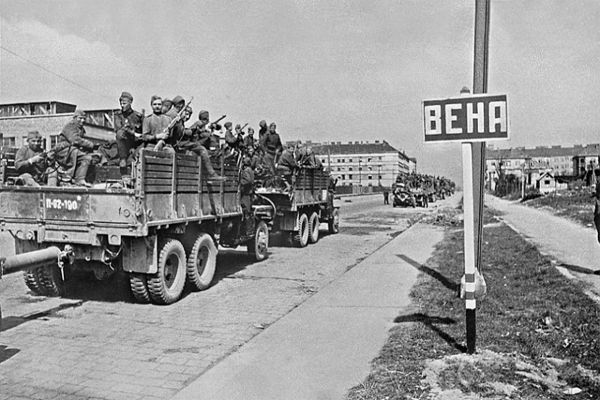 До Победы оставалось… 10 апреля 1945 года «Уральский» писал о том, как наши войска брали Вену
