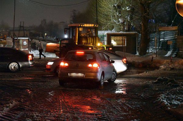 В Водоканале рассказали из-за чего затопило улицу Малышева